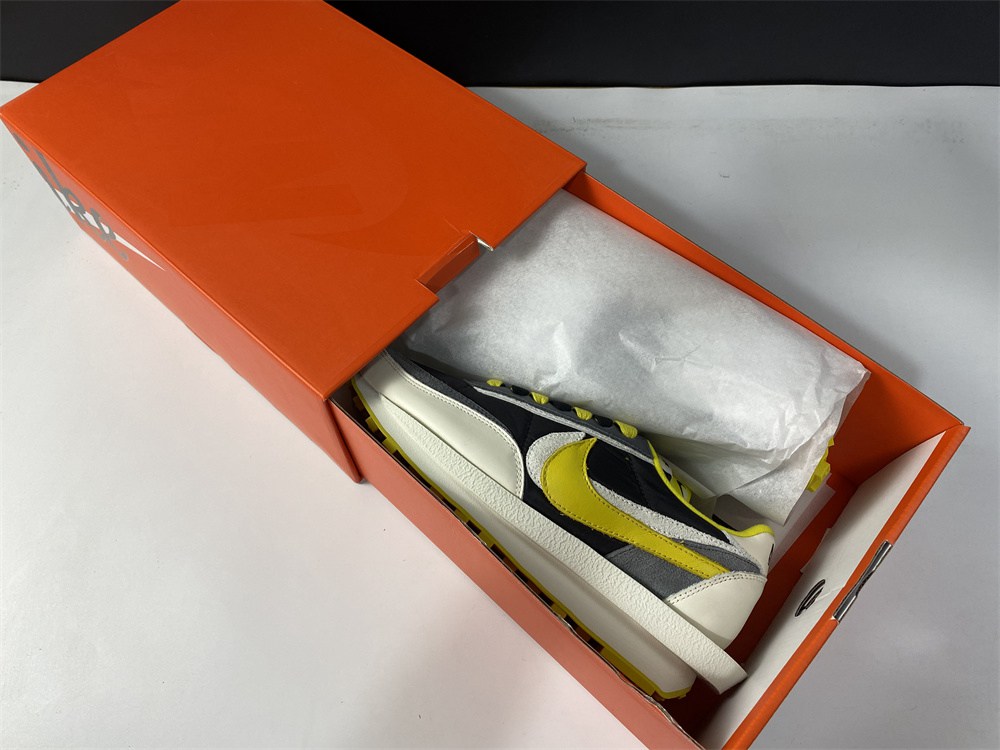 UNDERCOVER x sacai x Nike LDWaffle  DJ4877 001